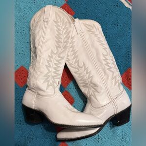 Vintage white cowboy boots- 80s. Zanidoo. Size 9.5